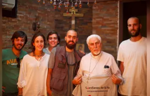 Guardianes de la Fe junto a Obispo Siro Catu00f3lico Mons. Petros Mouche. Foto: Guardianes de la Fe. 