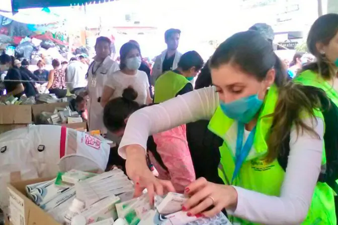 Es una lección ver a tantos jóvenes ayudando tras terremoto, dice Arzobispo de México