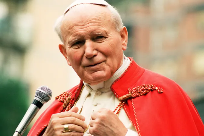 San Juan Pablo II nos enseñó a vivir la misericordia con los demás, afirma arzobispo