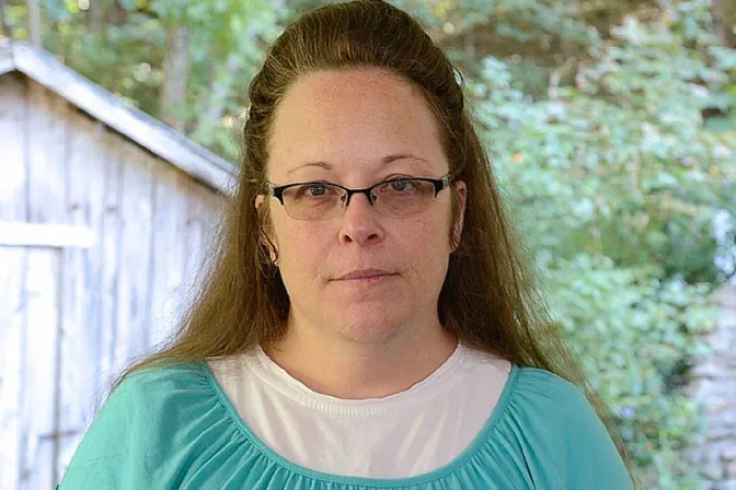 Vaticano emite declaración sobre encuentro del Papa y Kim Davis en Estados Unidos