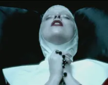 Lady Gaga en el video blasfemo "Alejandro"
