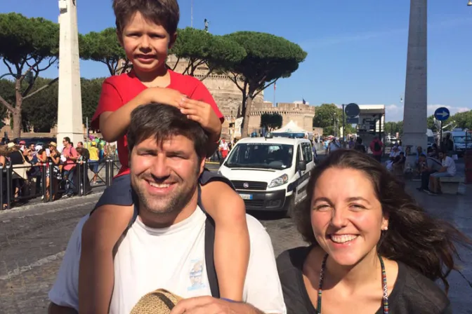 Esta pareja dedicó su viaje de bodas a ayudar a misioneras de la Madre Teresa