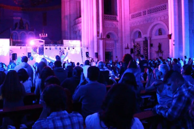 Concierto de alabanza católica: El centro es Jesús, no los cantantes [FOTOS]