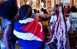 Participantes de la Misa por Cuba en la Basu00edlica de los Desamparados de Valencia (Espau00f1a). Cru00e9dito: Archivalencia.  