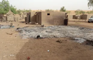 Aldea atacada por yihadistas en Mali. Crédito: Ayuda a la Iglesia Necesitada (ACN) 