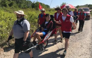 Peregrinaciu00f3n a Santiago de Compostela en silla de ruedas. Cru00e9dito: Orden de Malta 