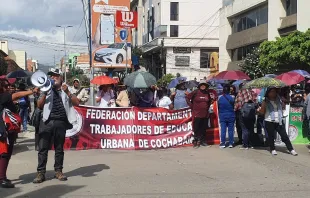 Docentes durante una manifestación. Crédito: Facebook Educación Especial- Federación Departamental de Trabajadores de Educación Urbana de Cochabamba 