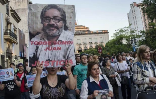 Manifestaciones por la muerte del P. Juan Viroche / Fotografu00eda: Twitter Radio 10  