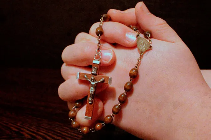 Arzobispo: El rosario es más que “pasar cuentas” y cada uno tiene una historia