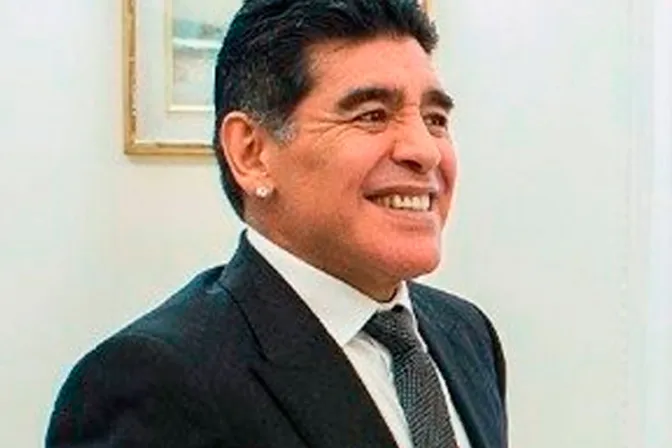 Obispo pide oraciones por Maradona para que Dios lo acoja con misericordia