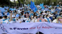 Marcha "A favor de la mujer y de la vida" el 3 de octubre de 2021 en Ciudad de México. Crédito: David Ramos / ACI Prensa.