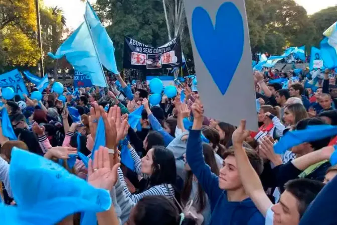 Madre de joven que murió por aborto legal encabezará caravana por la vida