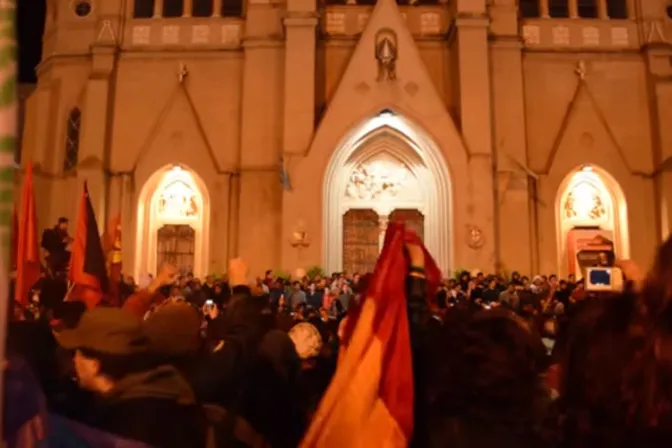 Argentina: Denuncian creciente violencia y odio contra la Iglesia en encuentros feministas