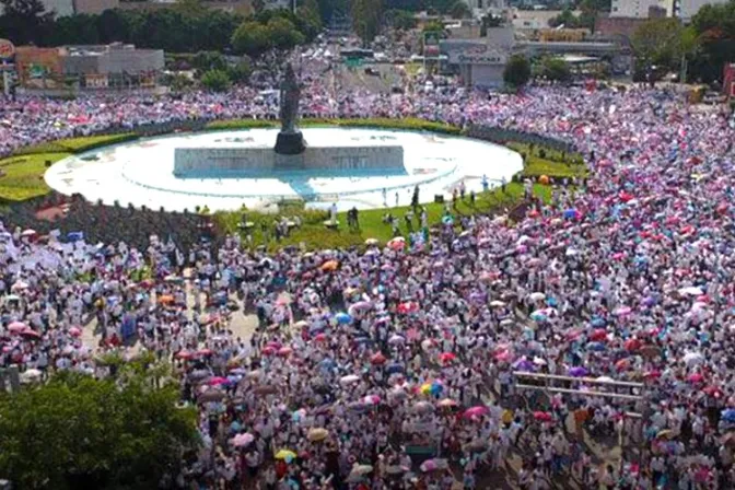 FOTOS y VIDEO: Más de un millón marcharon en México contra “matrimonio” gay