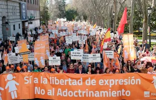 Miles de personas participan en la #Manifestaciu00f3nPorLaLibertad en Madrid / Foto: Hazteoir.org 