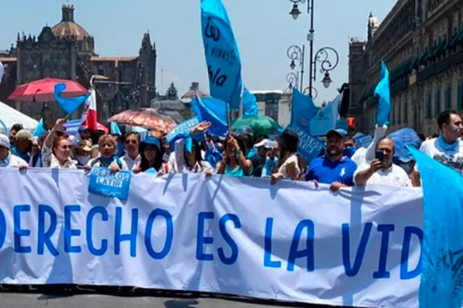 Más de 40 mil marchan por la vida y contra el aborto en Ciudad de México