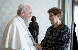 El Papa Francisco se reunió con Mariella Enoc durante una audiencia privada en el Vaticano, el 28 de marzo de 2019. Crédito: Vatican Media 