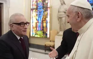 Martin Scorsese y el Papa Francisco en el Vaticano. Crédito: Vatican Media 