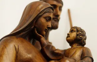 Escultura de la Virgen María y el Niño Jesús. Crédito: Lichi Mariño / Cathopic 