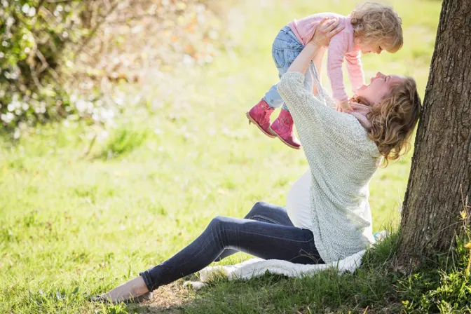 Obispos de Argentina agradecen a las madres por todo lo que entregan a la sociedad 