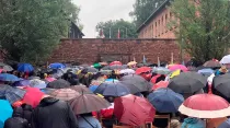 Campo del Bloque 11 de Auschwitz, donde se celebró la Misa por el 78 aniversario de la muerte de San Maximiliano Kolbe / Crédito: Auschwitz Memorial