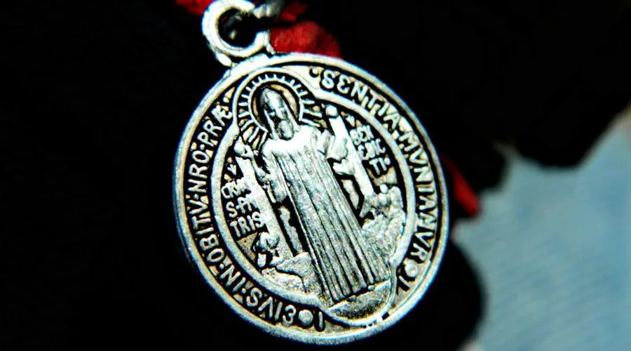 El extraordinario significado de la medalla de san Benito