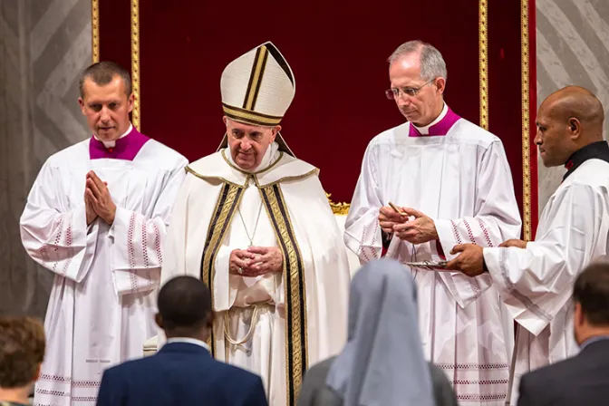 Papa Francisco propone 2 santos y 1 venerable para acompañar Mes Misionero Extraordinario