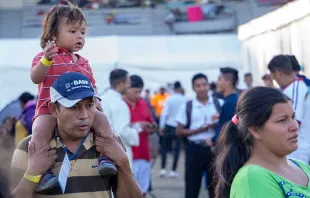 Migrantes acogidos en el estadio de Ciudad Deportiva Magdalena Mixhuca de Ciudad de México, a inicios de noviembre de 2018. Foto: David Ramos / ACI Prensa. 