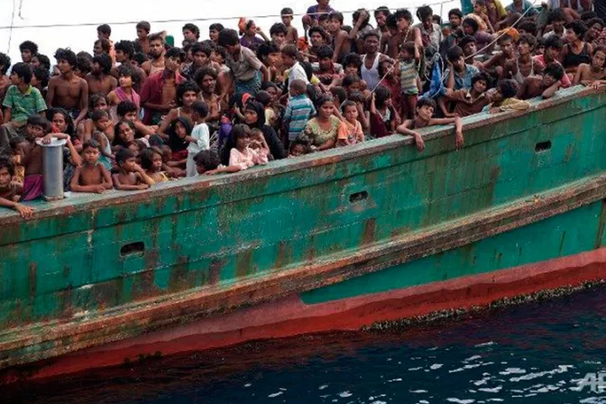Papa Francisco pide por 500 migrantes rohingyas abandonados en altamar