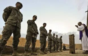 Imagen referencial / Misa con soldados católicos en Afganistán, en 2010. Crédito: Tech. Sgt. Efren Lopez, U.S. Air Force. 