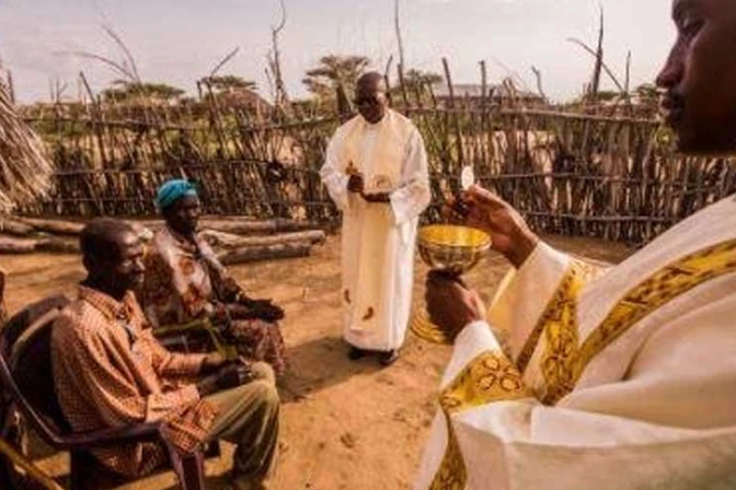 Así puedes encomendar Misa por difuntos a un sacerdote en tierra de cristianos perseguidos