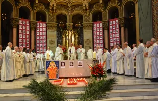 Momento de la Misa de acciu00f3n de gracias por la beatificaciu00f3n de 109 mu00e1rtires claretianos en Barcelona (Espau00f1a). Foto: Misioneros claretianos.  