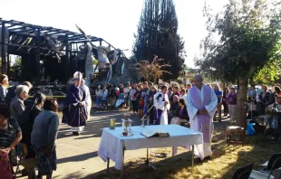 Misa tras incendio de la parroquia Ercilla / Foto: Marcela Urrutia (Comunicaciones Obispado Temuco) 