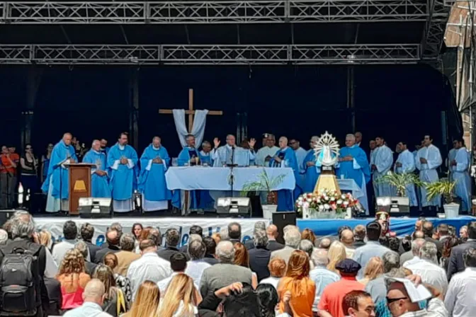 En el día de la Virgen nos pareció oportuno rezar por Argentina, dice Arzobispo en Luján