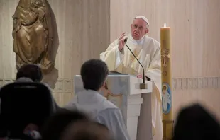 El Papa Francisco imparte su homilía durante la Misa / Foto: L'Osservatore Romano 