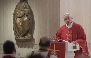 El Papa Francisco durante la Misa en Santa Marta. Foto: L'Osservatore Romano 