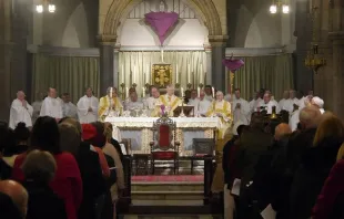 Mons. Leo Cushley preside una Misa en Edimburgo. Foto: Facebook Archdiocese Saint Andews & Edinburgh 