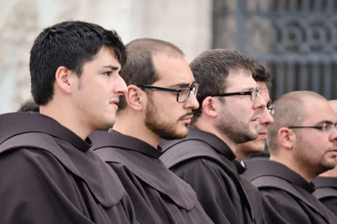 Papa Francisco a consagrados: Vivan el presente con pasión