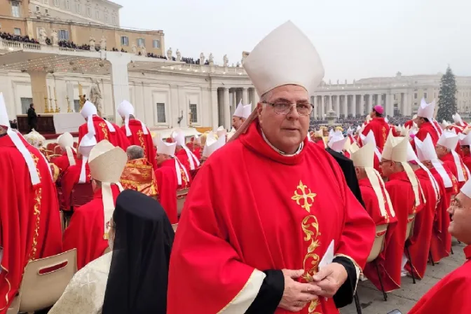 Obispo argentino en Roma: Benedicto XVI vive en la riqueza de su doctrina