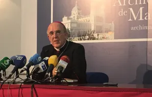 Mons. Carlos Osoro durante la rueda de prensa posterior a la noticia de su nombramiento como Cardenal. Foto: Blanca Ruiz/ACI Prensa.  