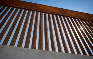 Muro fronterizo entre México y Estados Unidos. Crédito: U.S. Customs and Border Protection photo by Jerry Glaser. 