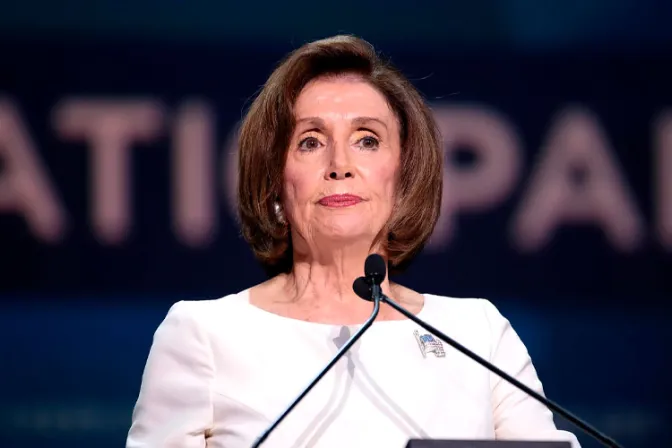 Estados Unidos: Pelosi admite que fue a Misa en San Francisco pese a prohibición sanitaria