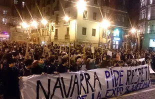 Manifestaciu00f3n contra exposiciu00f3n blasfema en Pamplona. Foto: Cortesu00eda de Carlos Beltramo. 