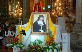 Pequeño altar en honor a Nazaria Ignacia de Santa Teresa de Jesús en la Basílica Menor de San Francisco / Crédito: Conferencia Episcopal Boliviana 
