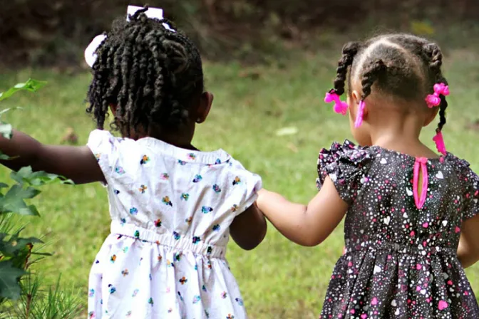 Deploran celebración del orgullo gay con niños entre 1 y 5 años