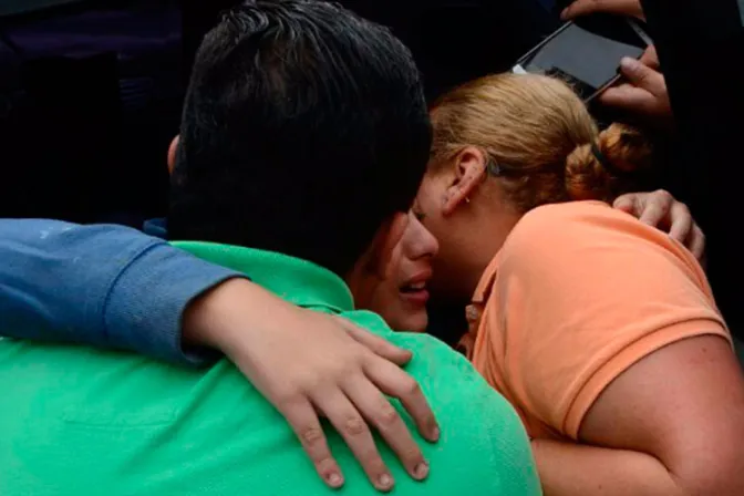 Niño sobrevive a secuestro aferrado a la oración y una cruz que hizo con migas de pan