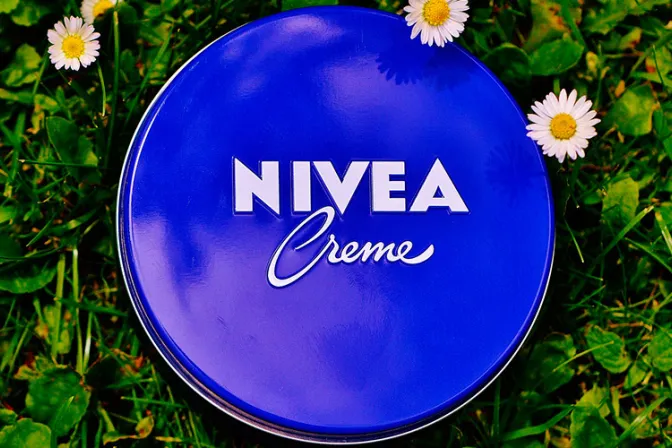 Agencia de publicidad rompe relación con Nivea por no aceptar campaña progay