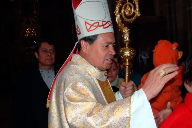 Hay que tratar a los migrantes como hermanos y no como delincuentes, dice Cardenal Rivera en Corpus Christi