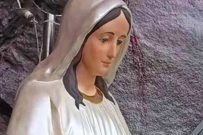 Obispo da primer paso hacia aprobación de apariciones de la Virgen a dos adolescentes