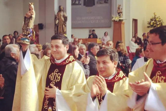 Ordenación de tres jóvenes sacerdotes trae esperanza a la Iglesia en Chile [FOTOS]